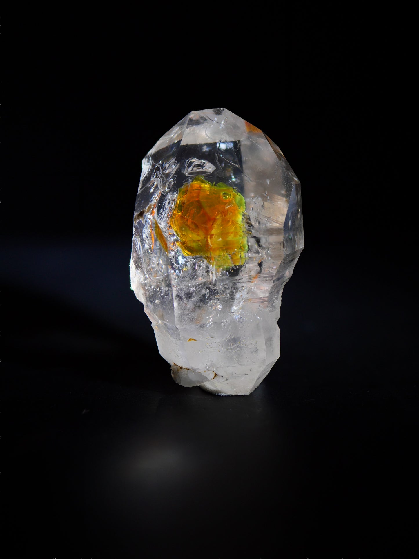 Petroleum in Quartz, Madirobe, Tsaratanana, Mahajanga, Madagascar