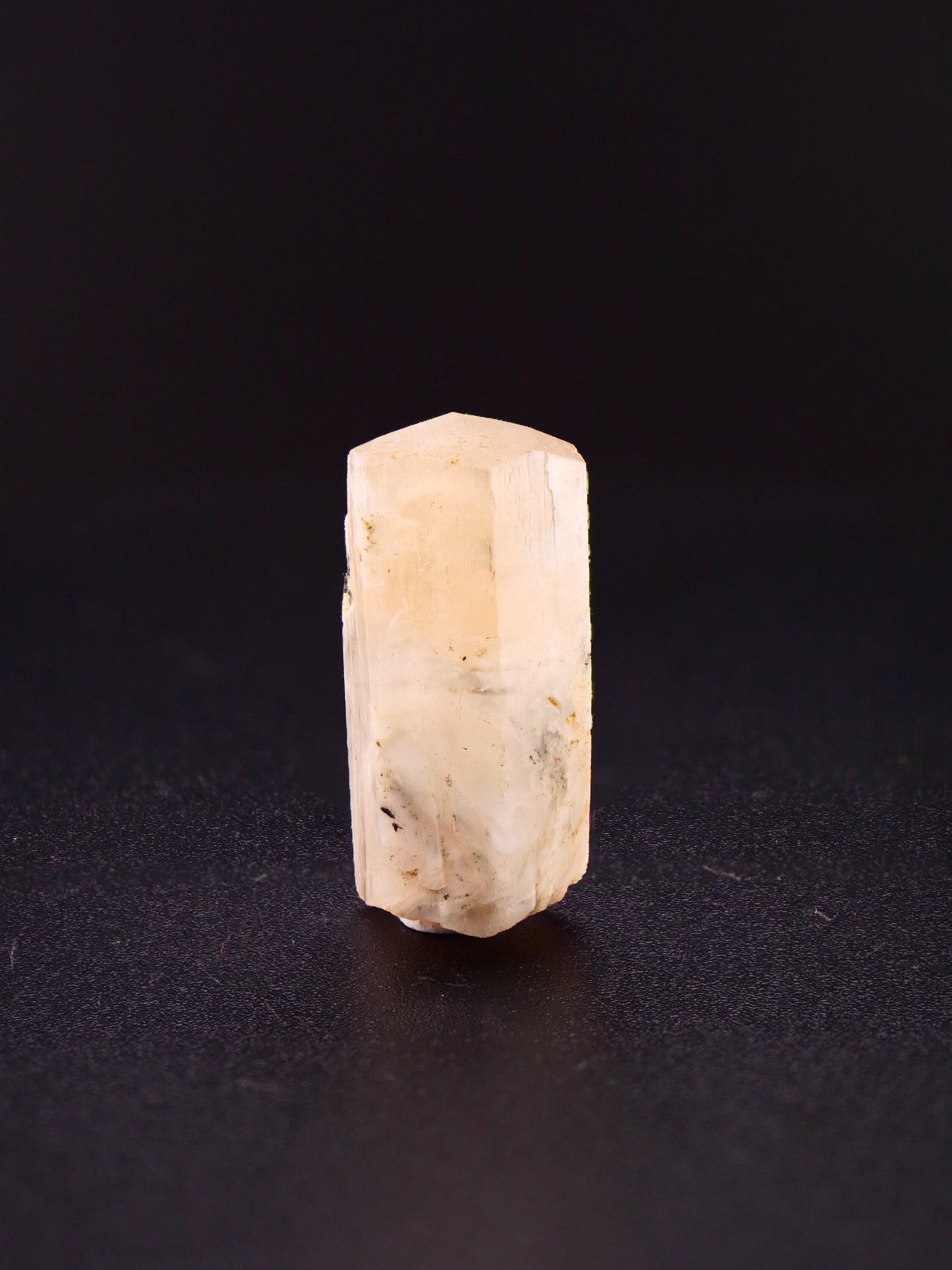 Phenakite, Anjanabonoina pegmatites, Mount Ikaka, Ambohimanambola Commune, Betafo District, Vakinankaratra Region, Antananarivo Province, Madagascar