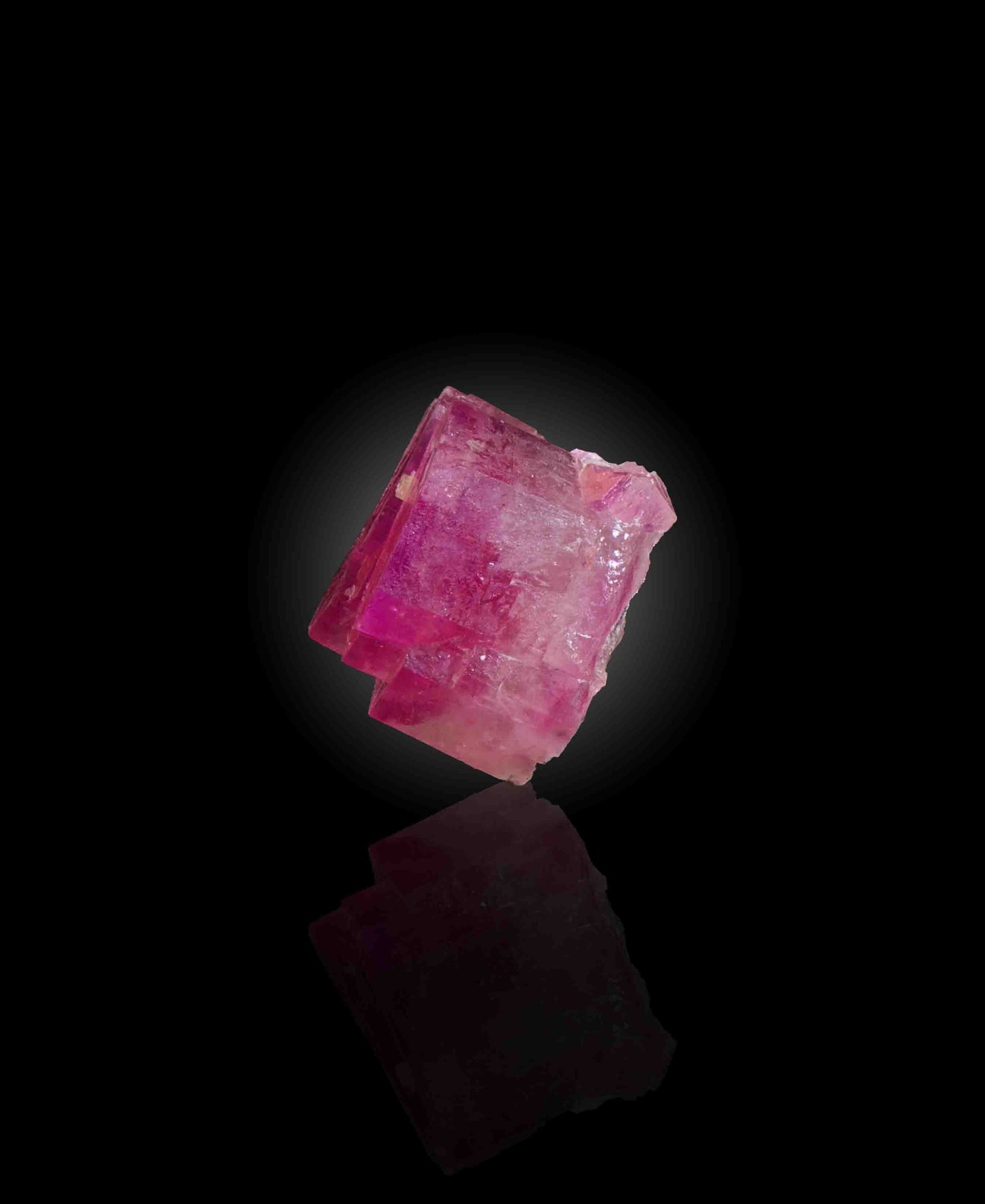 Pezzottaite, Ambovaloza village, Antisrabe, Madagascar.