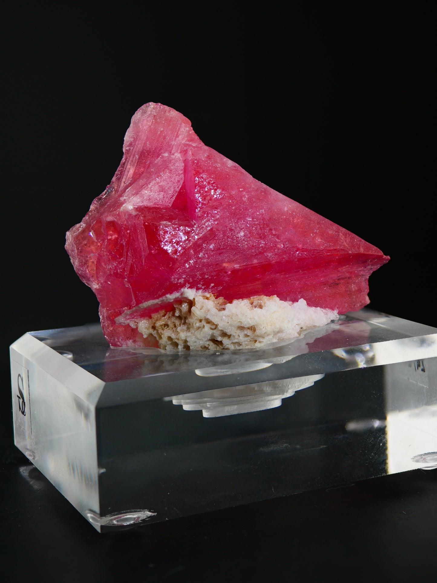 Pezzottaite, Sakavalana mine, Ambatovita, Mandrosonoro area,  Amoron'i Mania Region, Fianarantsoa Province, Madagascar
