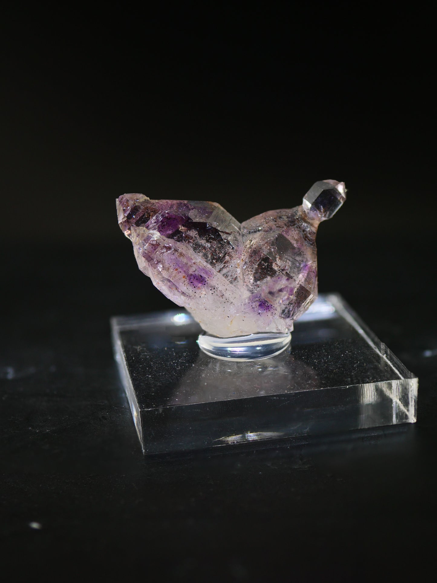 Amethyst Japan Law Twin, Marovoalavo Mine, Andilamena, Madagascar