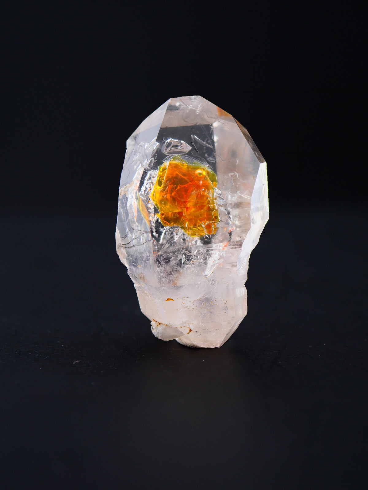 Petroleum in Quartz, Madirobe, Tsaratanana, Mahajanga, Madagascar