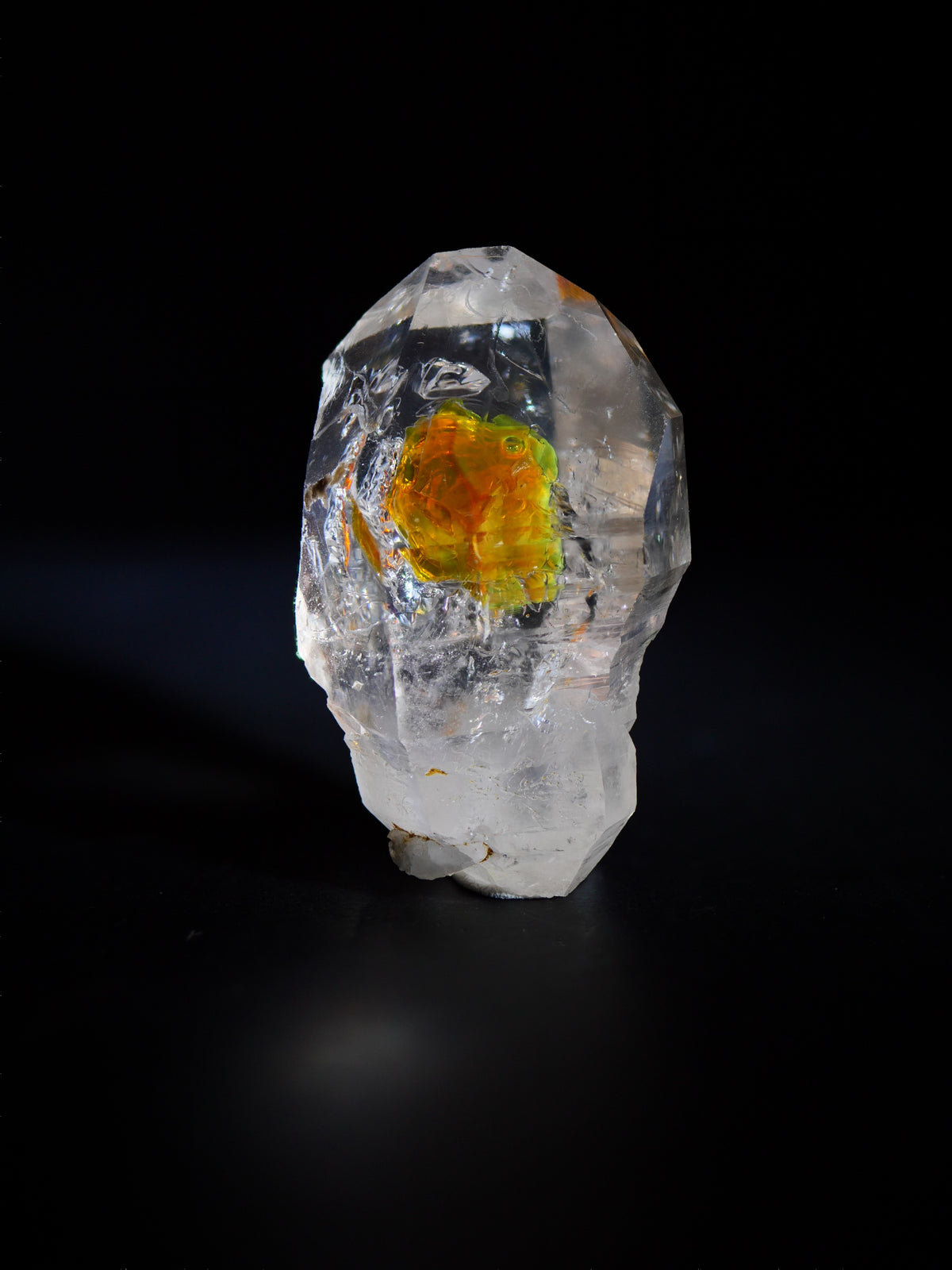 Petroleum in Quartz, Madirobe, Tsaratanana, Mahajanga, Madagascar