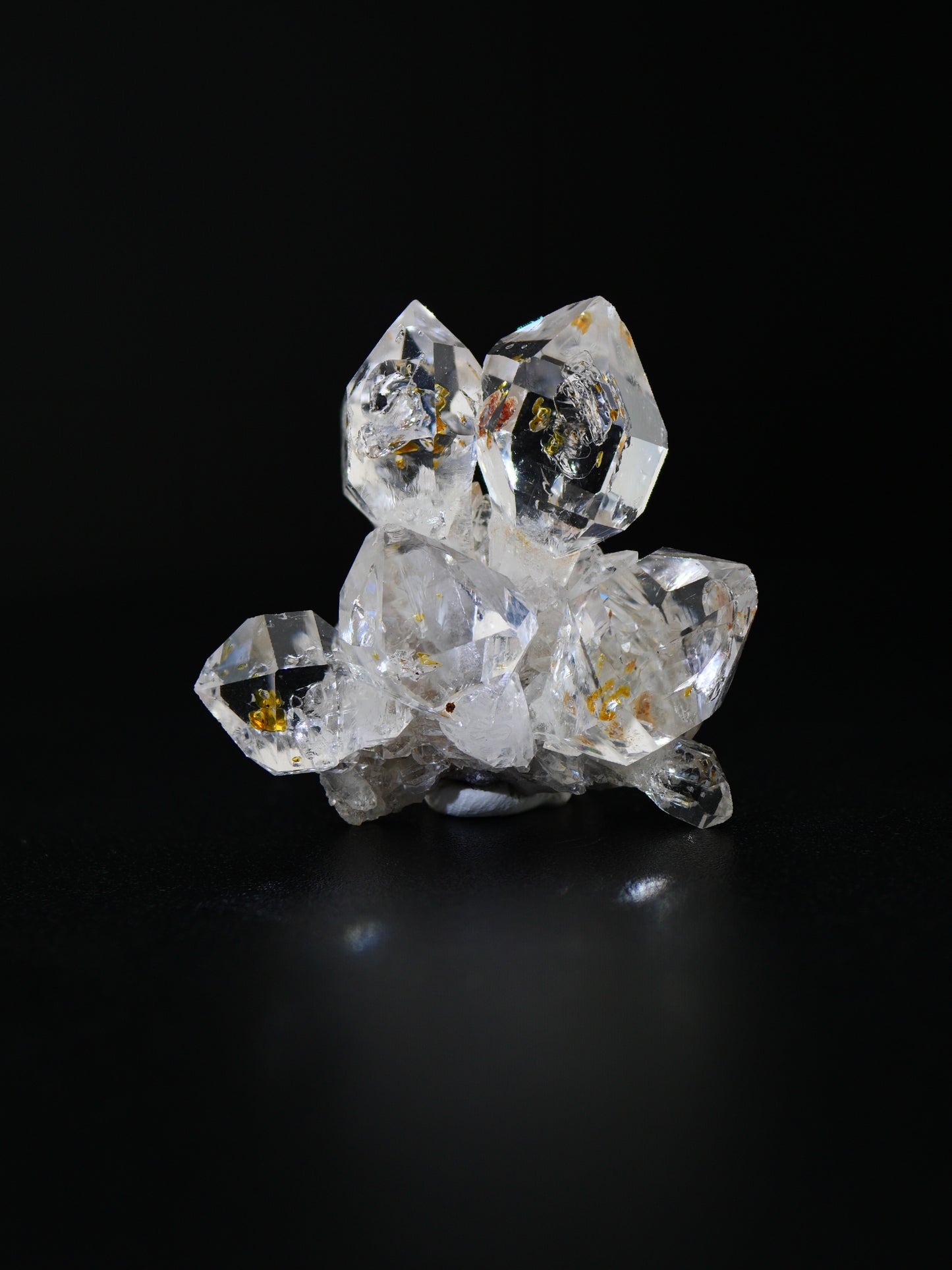 Petroleum in Quartz, Madirobe, Tsaratanana, Mahajanga, Madagascar