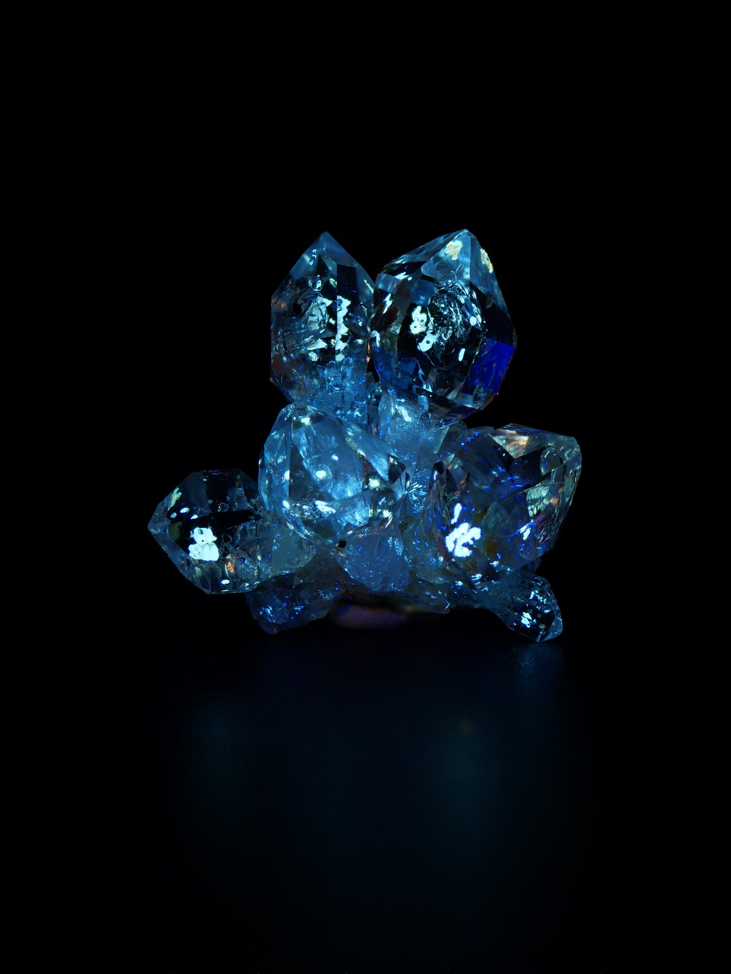 Petroleum in Quartz, Madirobe, Tsaratanana, Mahajanga, Madagascar
