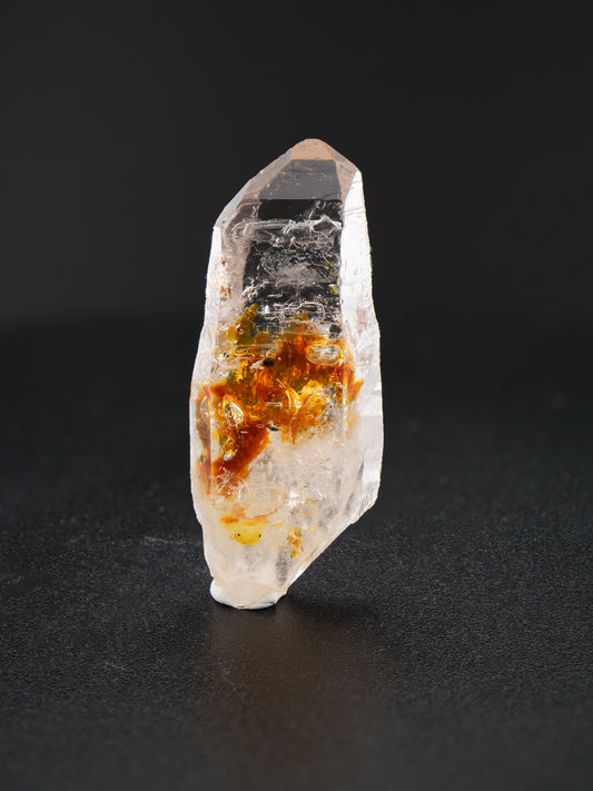 Petroleum in Quartz, Madirobe, Tsaratanana, Mahajanga, Madagascar