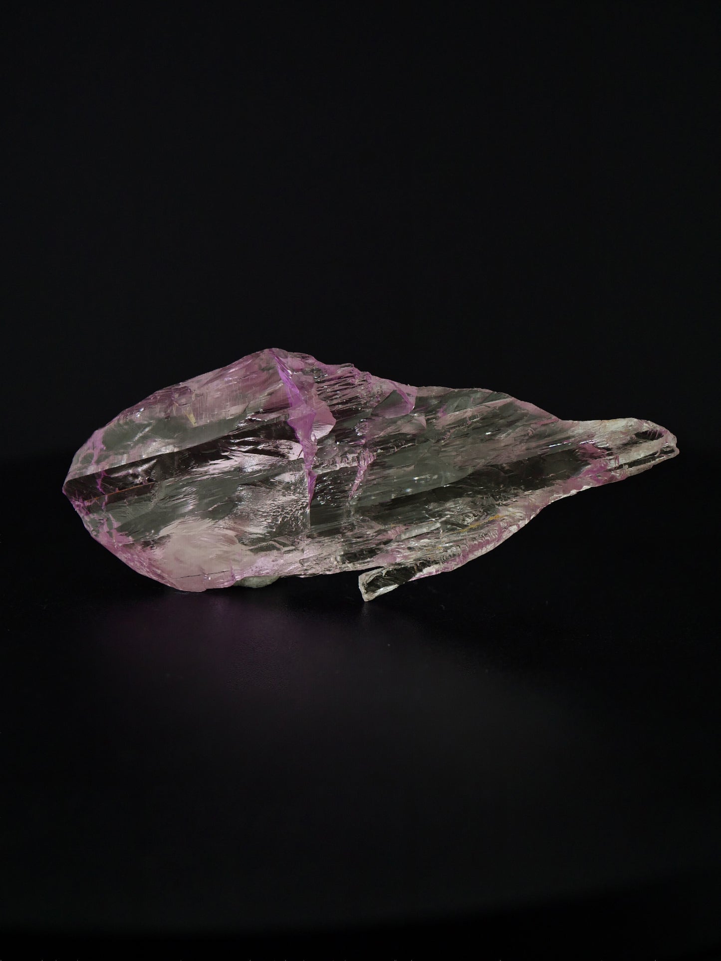Kunzite, Urucum claim, Conselheiro Pena, Minas Gerais, Brazil