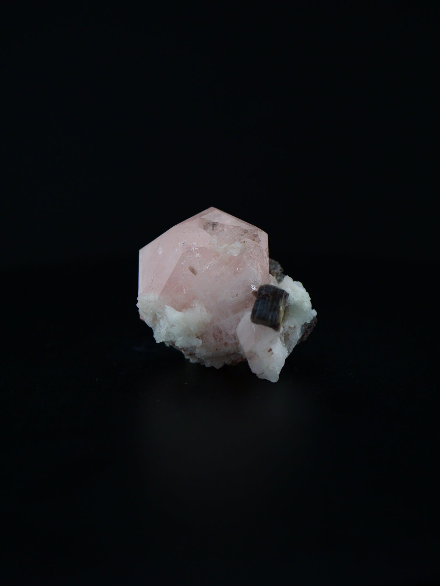 Morganite, Virgem da Lapa, Minas Gerais, Brazil