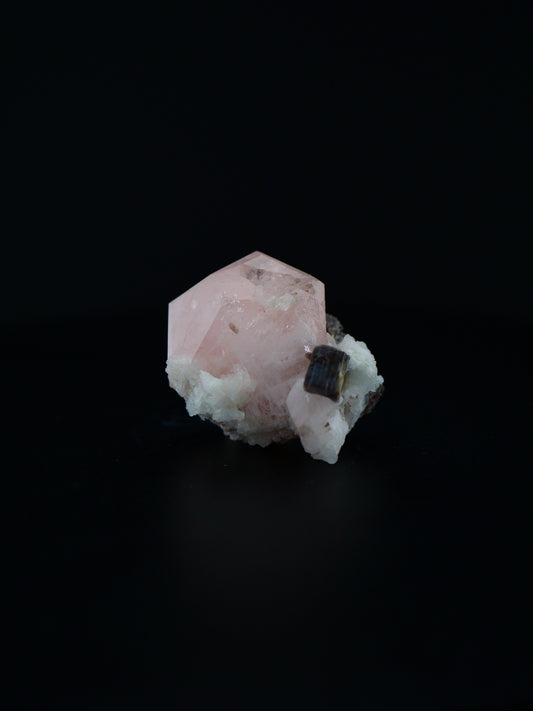 Morganite, Virgem da Lapa, Minas Gerais, Brazil