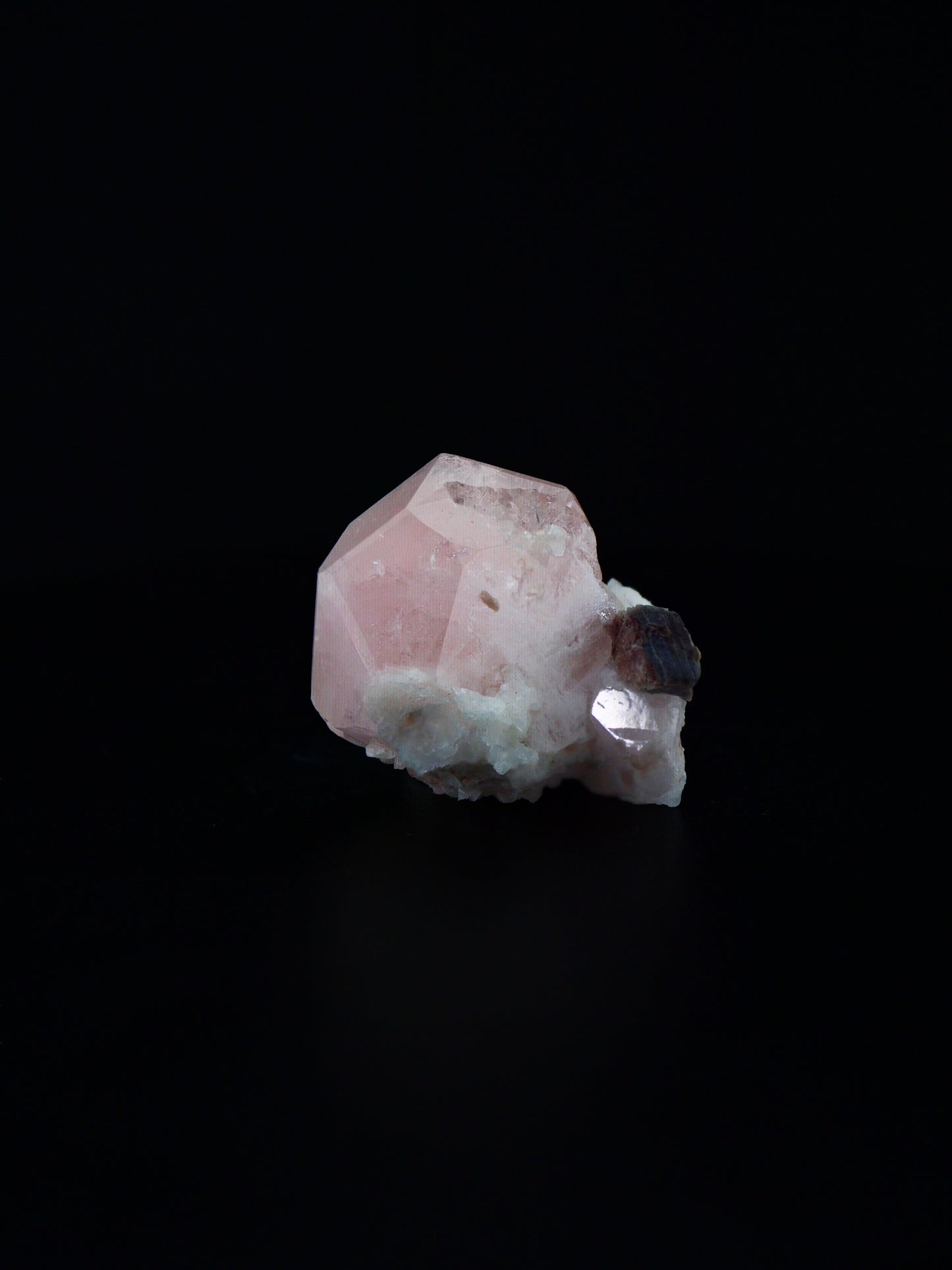 Morganite, Virgem da Lapa, Minas Gerais, Brazil