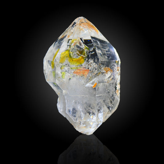 Petroleum in Quartz, Madirobe, Tsaratanana, Mahajanga, Madagascar