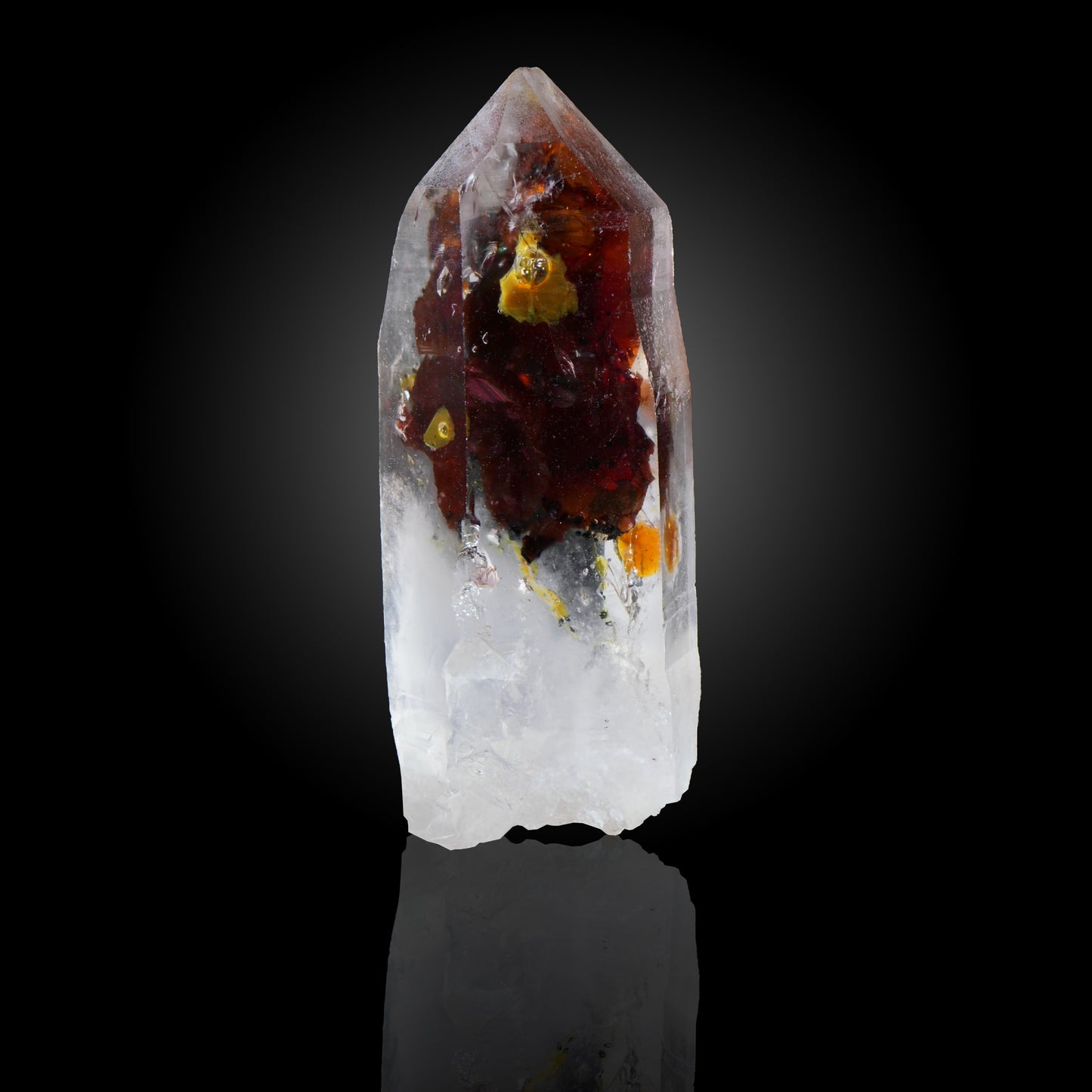 Petroleum in Quartz, Madirobe, Tsaratanana, Mahajanga, Madagascar