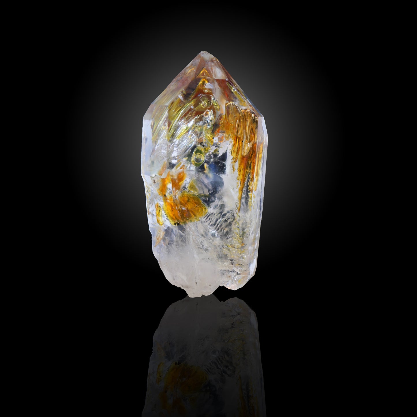 Petroleum in Quartz, Madirobe, Tsaratanana, Mahajanga, Madagascar
