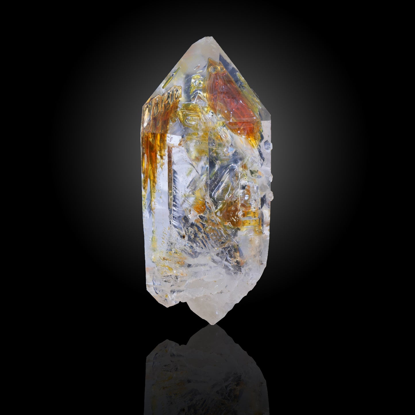 Petroleum in Quartz, Madirobe, Tsaratanana, Mahajanga, Madagascar
