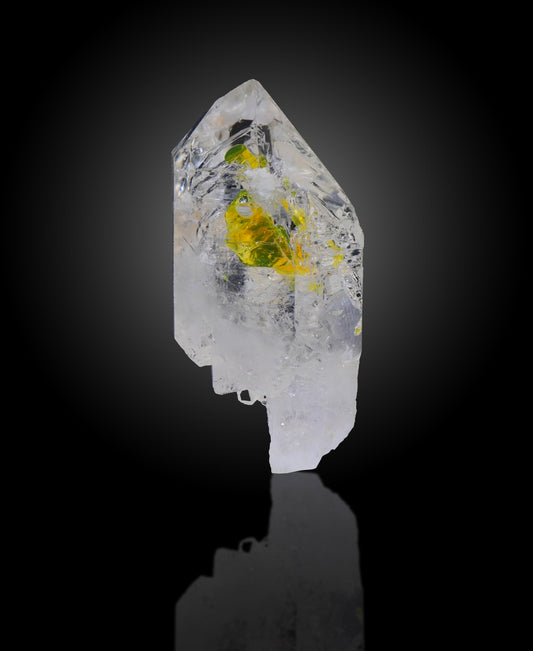 Petroleum in Quartz, Madirobe, Tsaratanana, Mahajanga, Madagascar