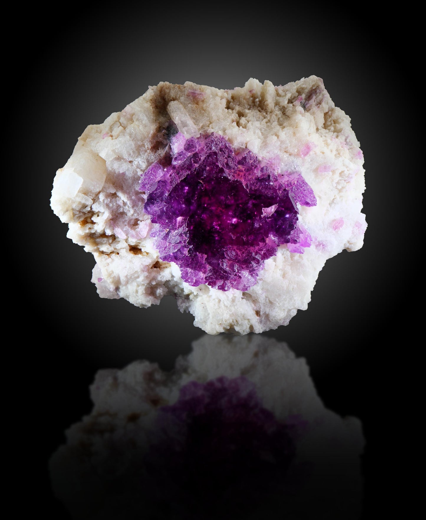 Liddicoatite, Antsira, Sahatany, Madagascar